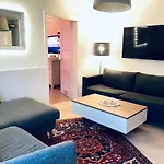 2 L Center L 24h Self Check In L 2 Smart Tv L Regendusche L Free Parking Διαμέρισμα *